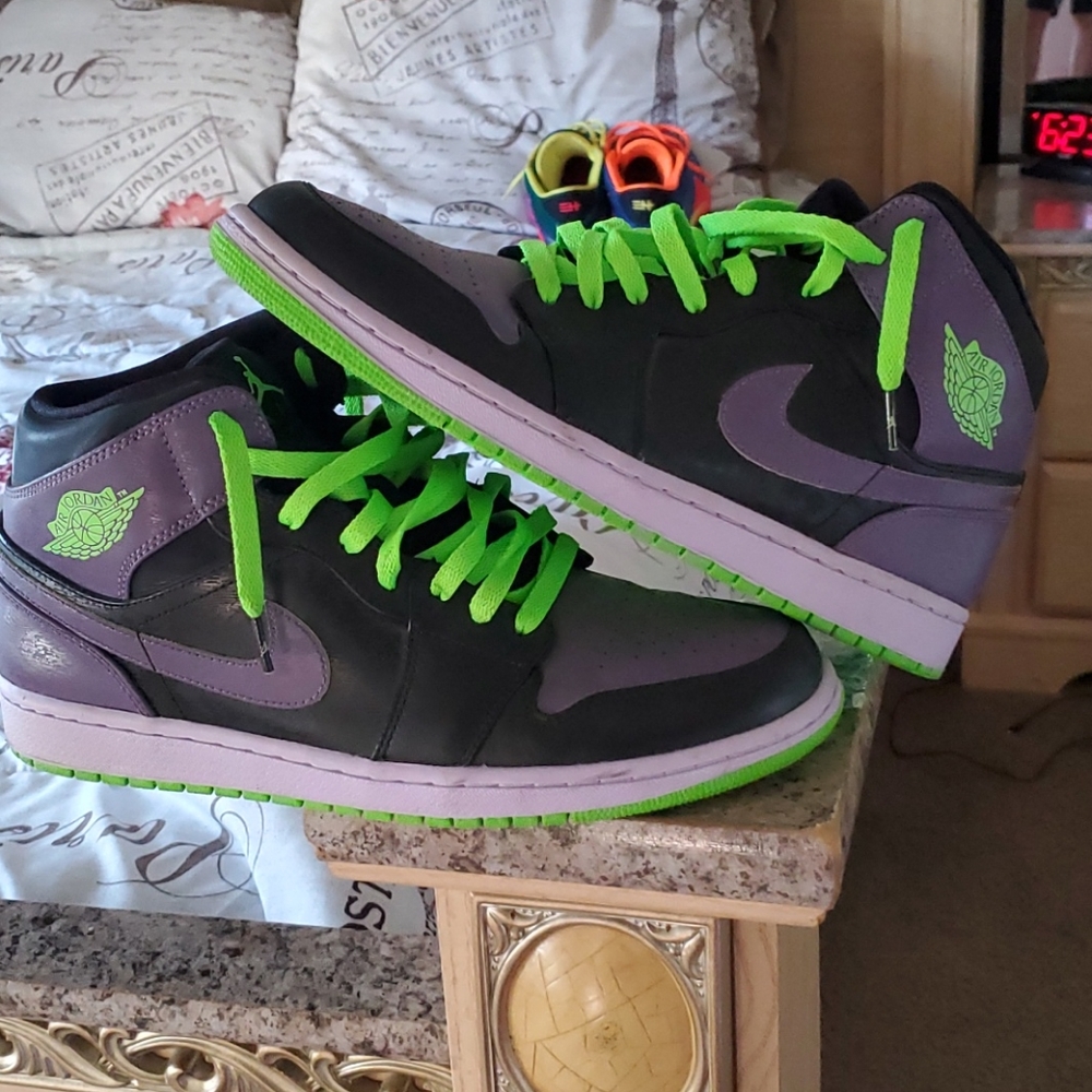 Jordan 1 mid "Joker"